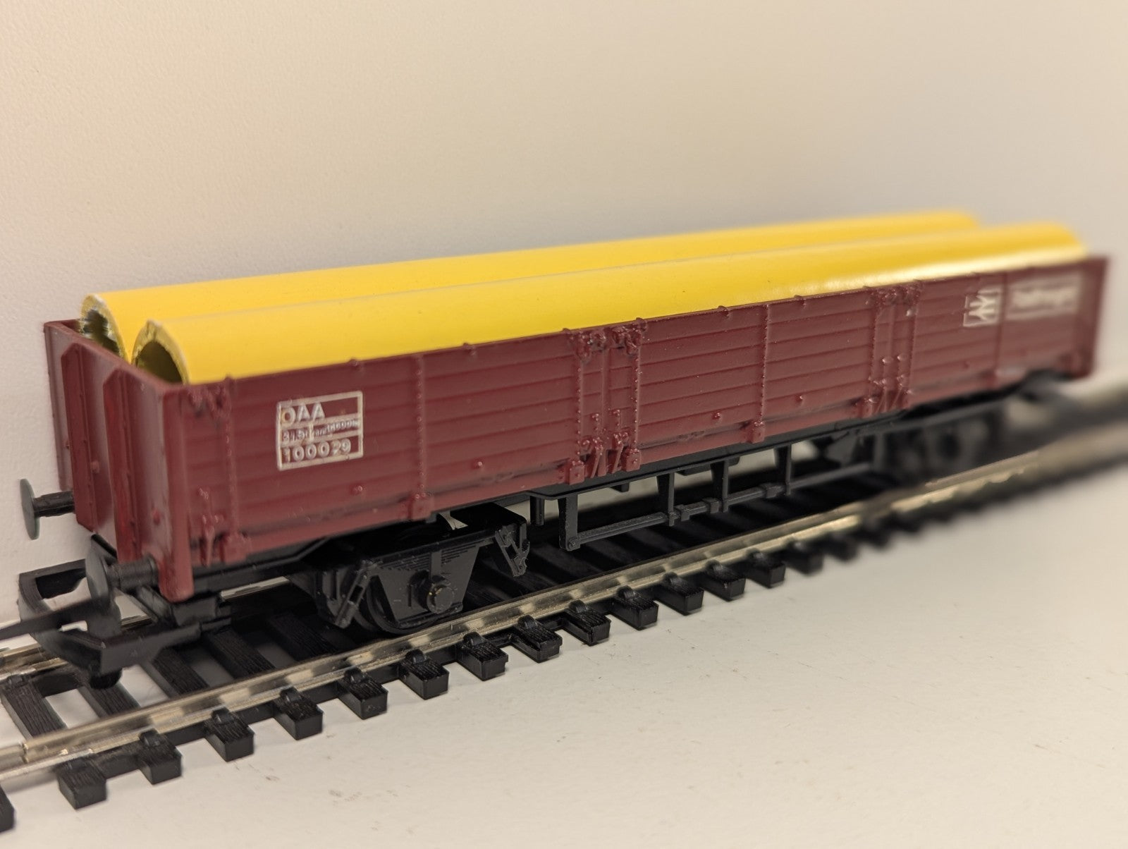 Hornby HO Gauge Pipe Load Wagon