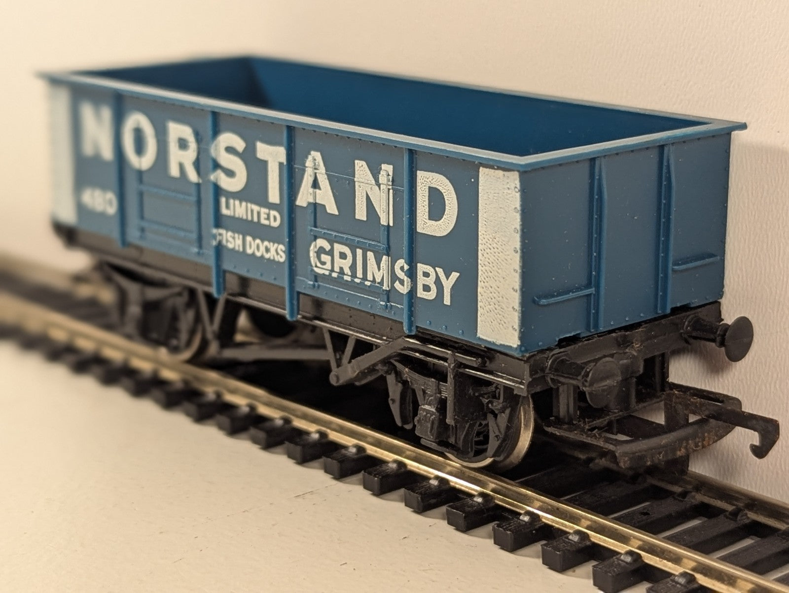 Hornby R220 OO Gauge Norstand Mineral Wagon