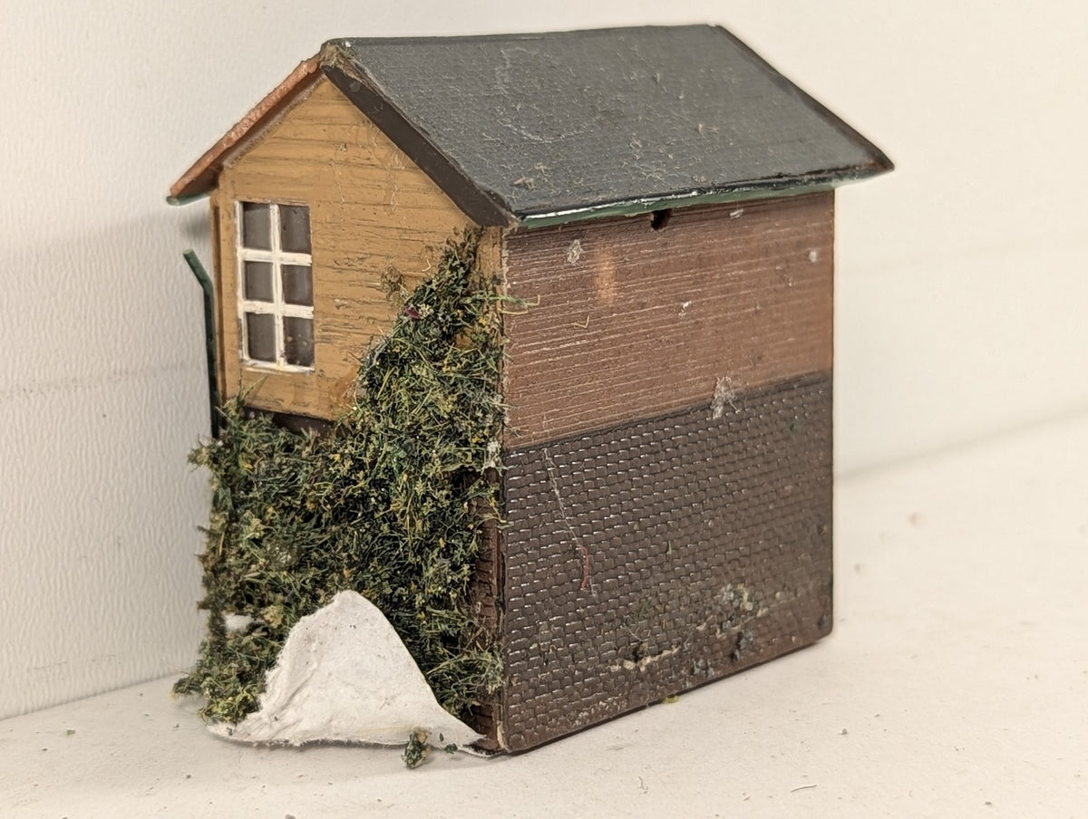 Hornby N Gauge Lyddle End Signal Box (Brick/Timber) Buildings & Structures N8008
