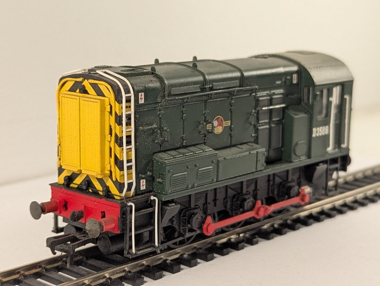 Bachmann OO Gauge Class 08 Diesel Shunter Locomotive D3586