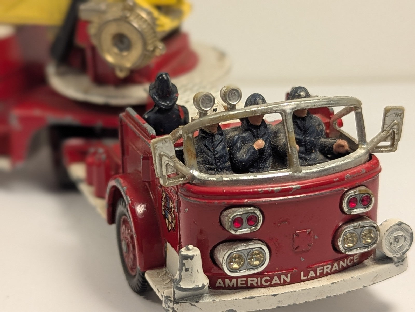 Corgi Major Toys 1143 American LaFrance Aerial Rescue Truck 1:43 Scale