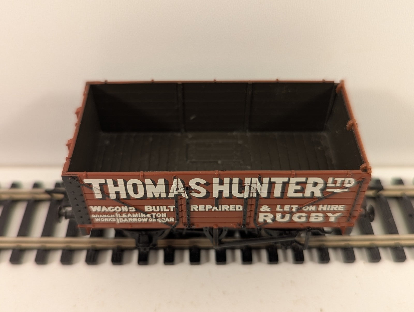 Bachmann Branchline OO Gauge 37-125K 8 Plank Wagon T. Burnett & Co Doncaster