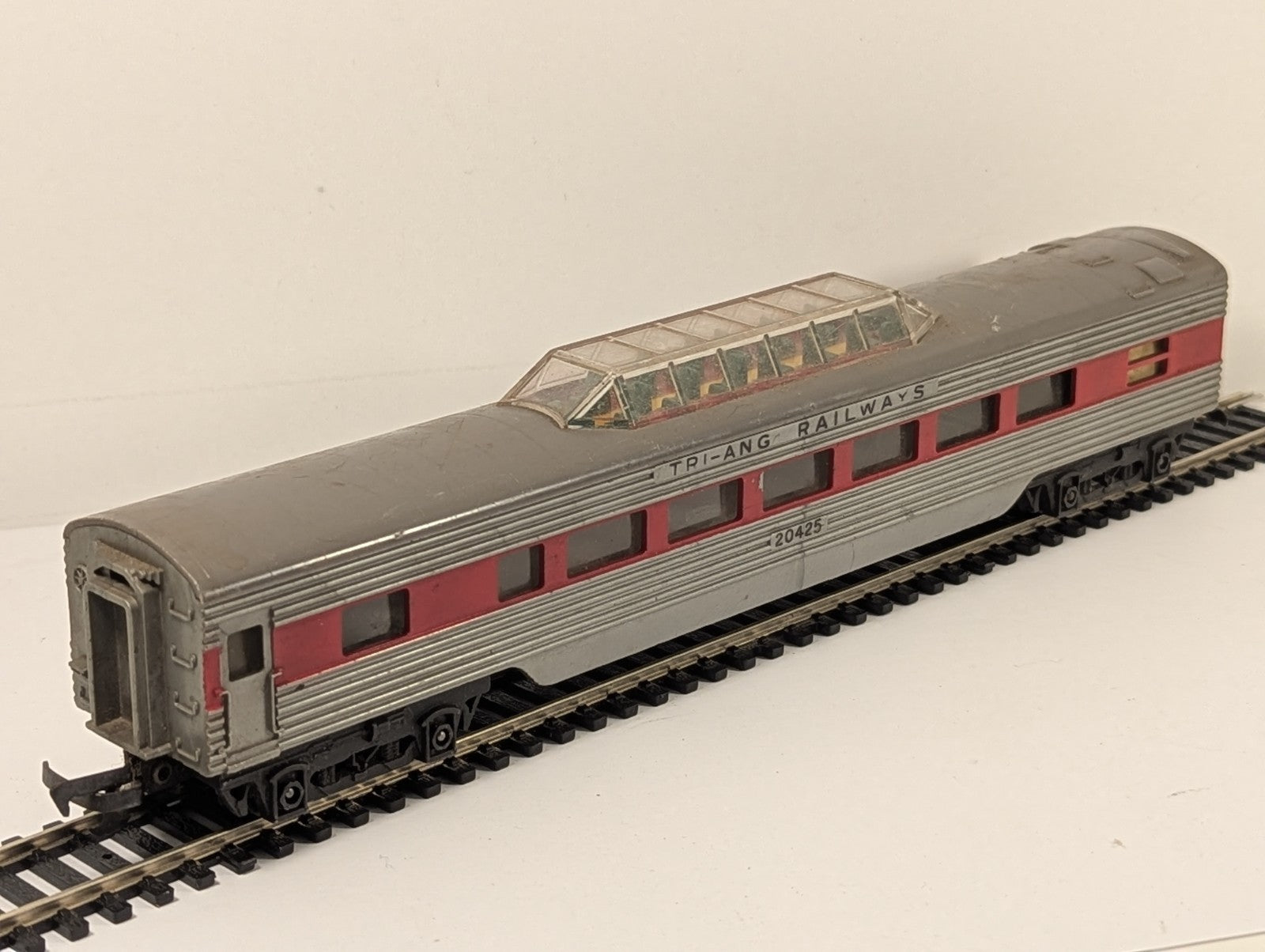 Tri-ang Railways OO Gauge R25 Vista Dome Coach 20425