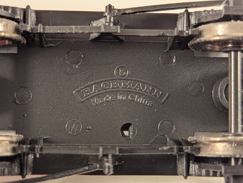 Bachmann OO Gauge 14 Ton Tank Wagon 1223 Shell / BP Silver 37-052