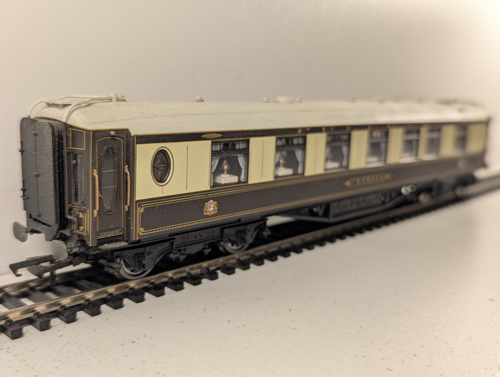 Hornby OO Gauge Pullman First Class Parlour Car 'Cynthia' Passenger Coach