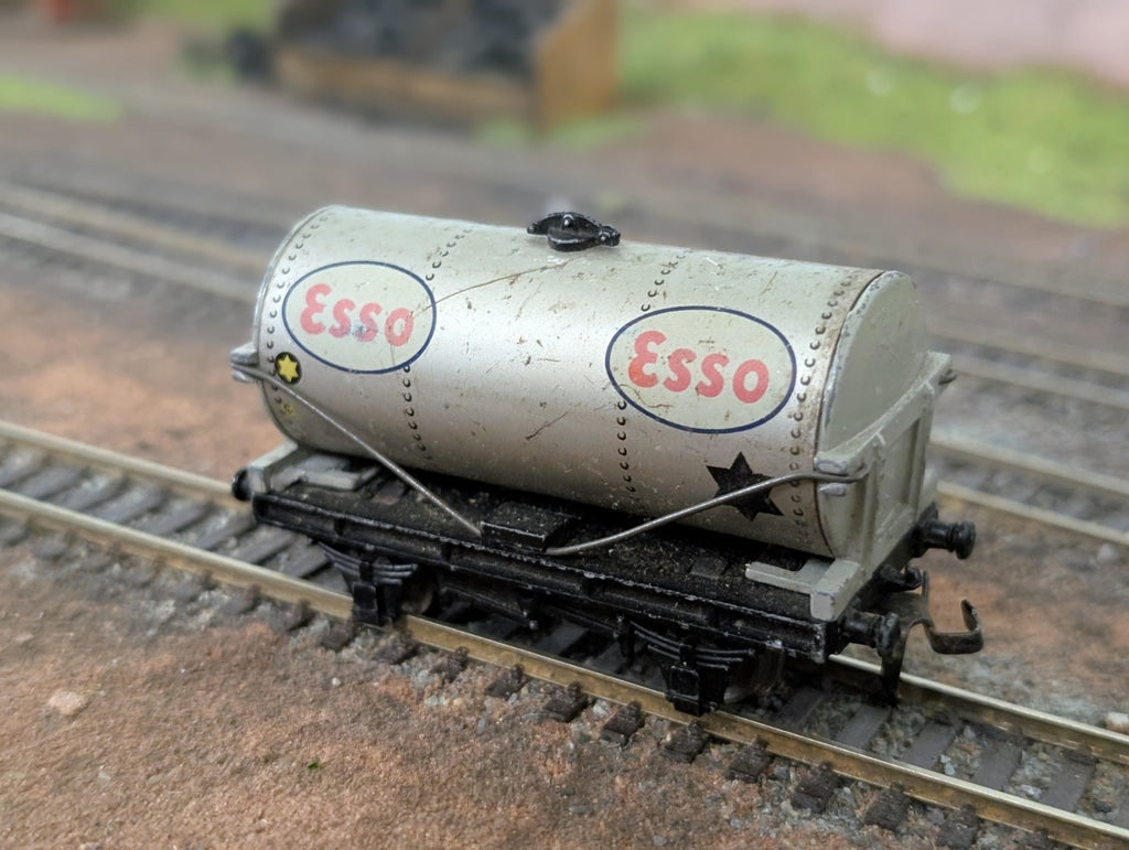 Hornby Dublo 4676 OO Gauge Tank Wagon Esso Silver