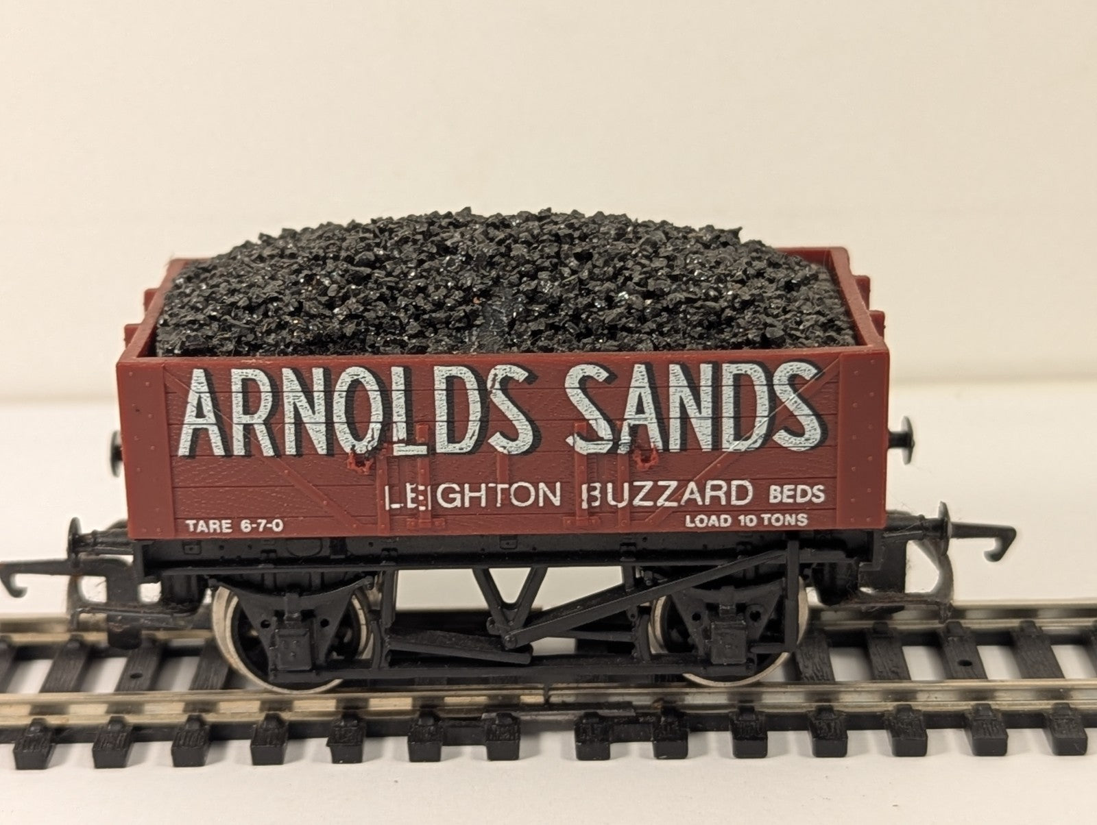 Hornby OO Gauge 5-Plank Wagon 'Arnolds Sands' Goods Wagon R6074