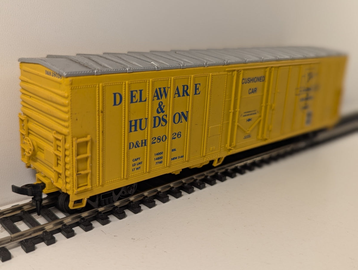 Walthers Mainline HO Gauge 50ft Waffle Side Boxcar D&H
