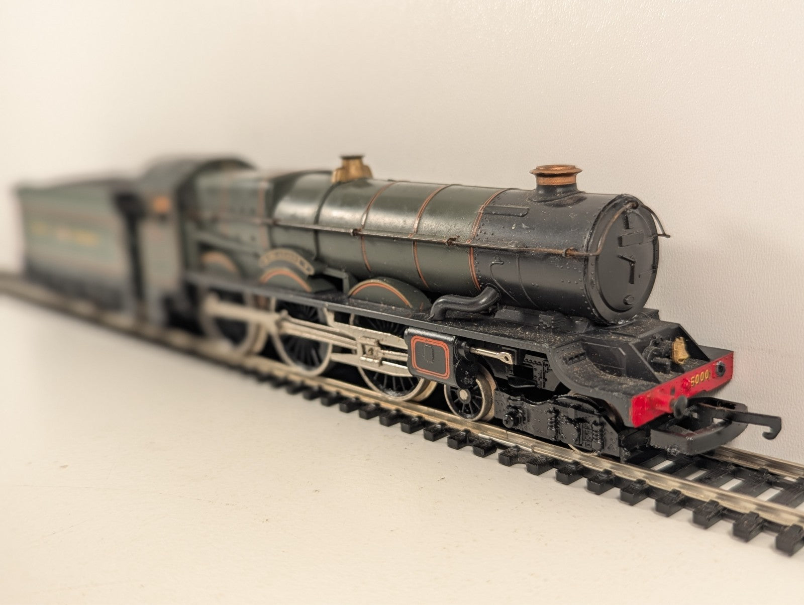Lima GWR King Class 4-6-0 King George V Steam Locomotive  - Missing One Buffer
