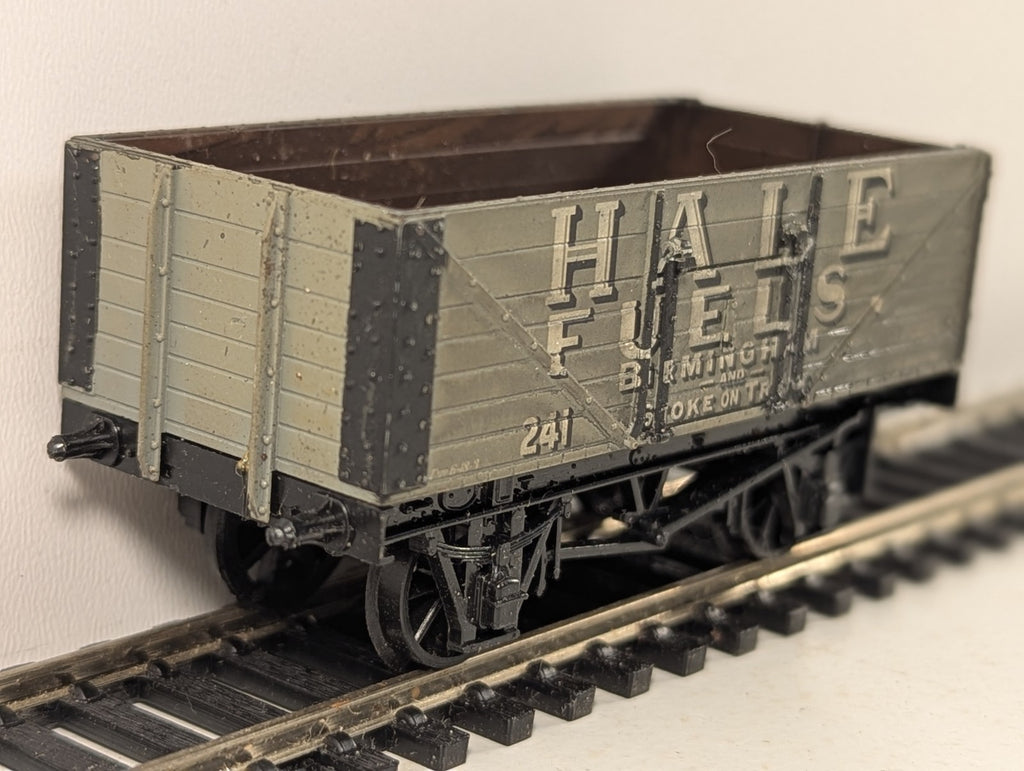 Airfix OO Gauge 7 Plank Open Wagon Goods Wagon 241 Hale Fuels grey