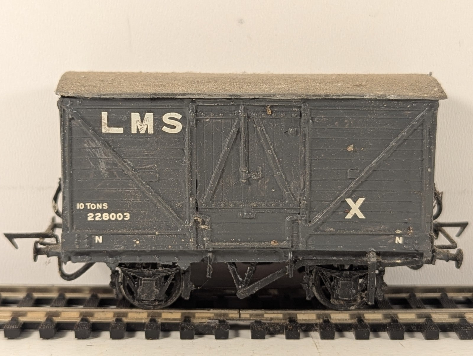 Kitbuilt LMS 10 Ton Ventilated Van Goods Van 228003 LMS Grey