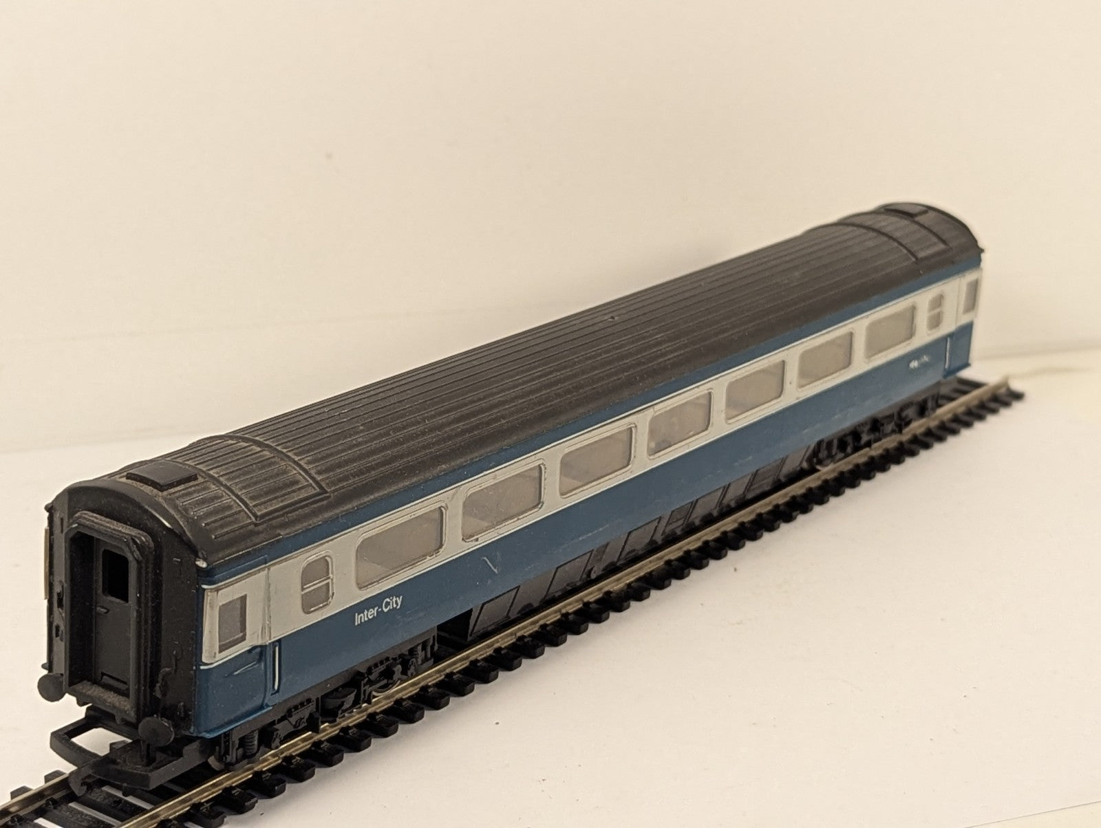 Hornby R439 OO Gauge BR Blue Grey Mk3 Inter-City Coach