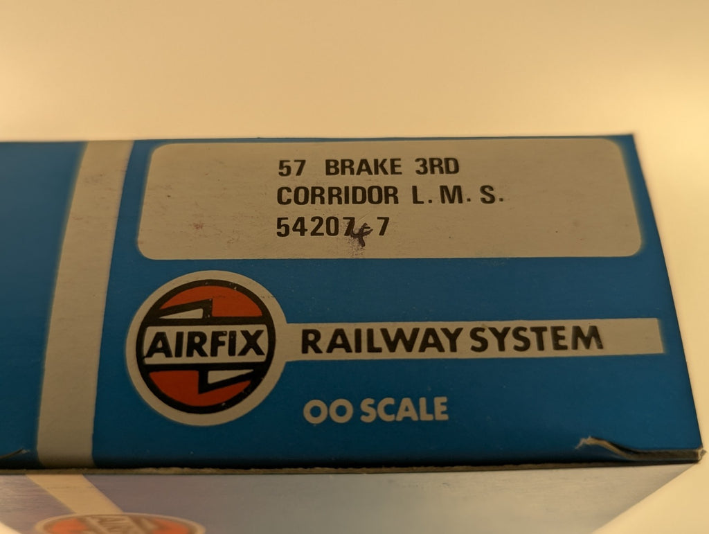Airfix OO Gauge 57ft Brake 3rd Corridor Passenger Coach 5542 LMS Maroon