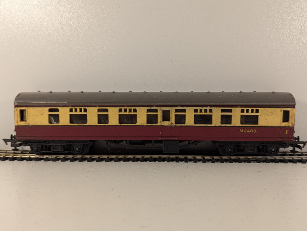 Tri-ang OO Gauge BR Mainline Composite Coach Passenger Coach M24001
