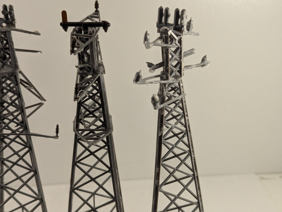 Dapol OO Gauge Electricity Pylons Scenic Accessories Grey