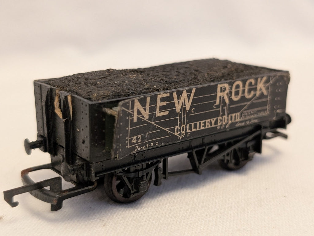 Mainline OO Gauge 7 Plank Coal Wagon New Rock Goods Wagon
