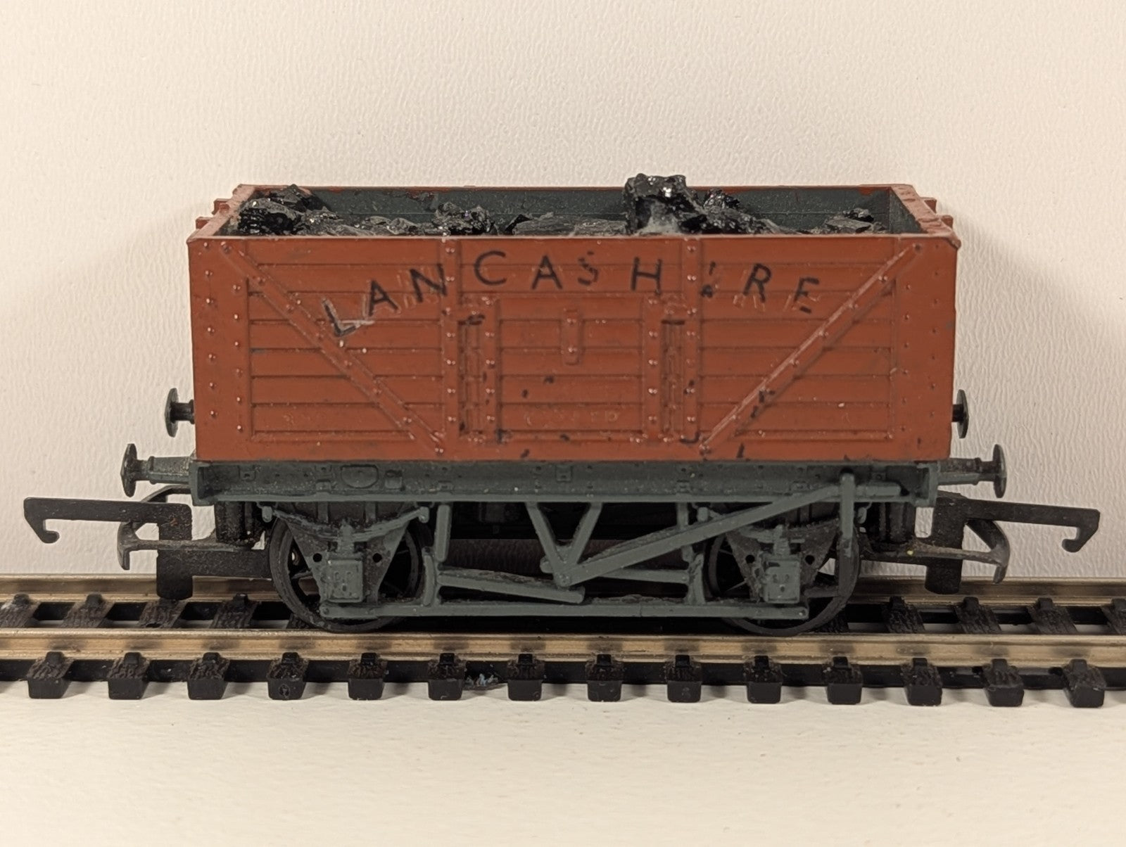 Tri-ang R13 OO Gauge BR 7-Plank Coal Wagon No. W1005 – Brown