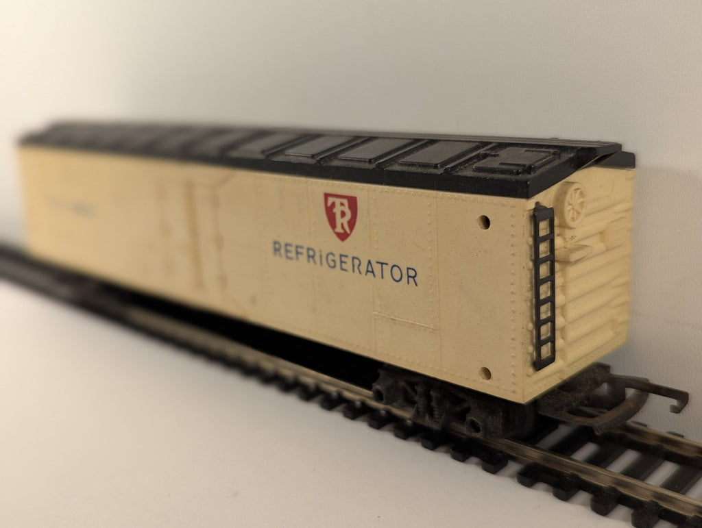 Tri-ang OO Gauge Refrigerator Van Goods Wagon T.R. 2690 Cream R.129