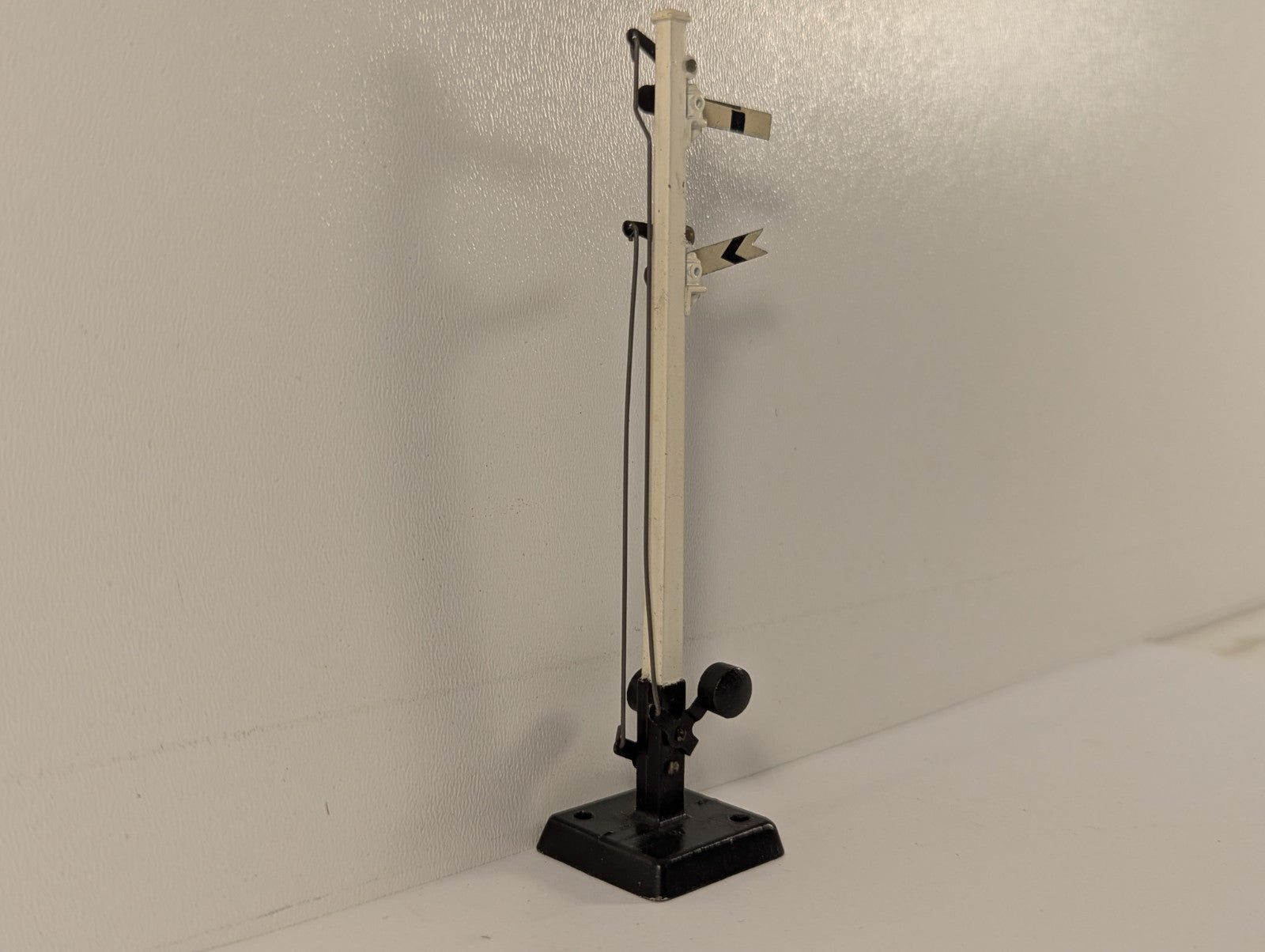 Hornby-Dublo 32131 OO Gauge Double Arm Upper Quadrant Signal - Boxed