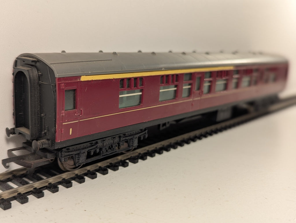 Tri-ang OO Gauge BR Maroon Mk1 Corridor Coach