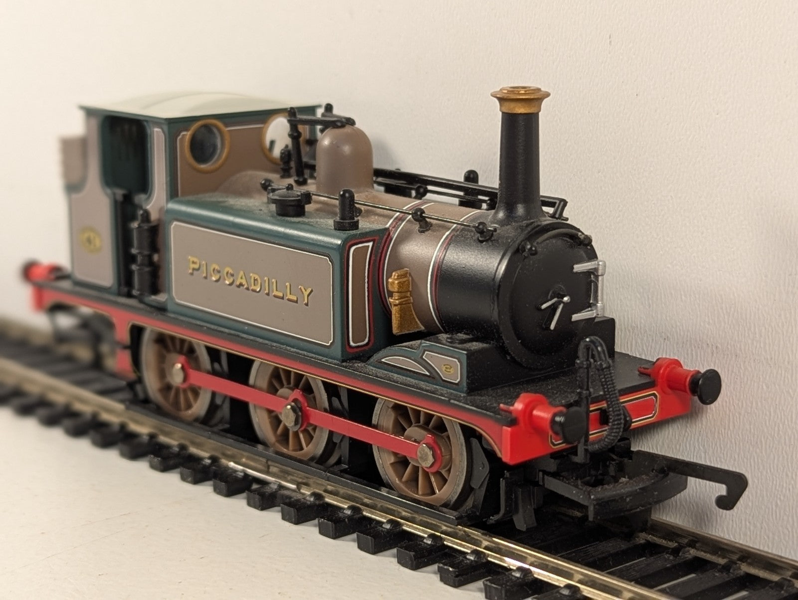 Hornby R2483 OO Gauge A1X Class 0-6-0T "Piccadilly" in LBSC Livery