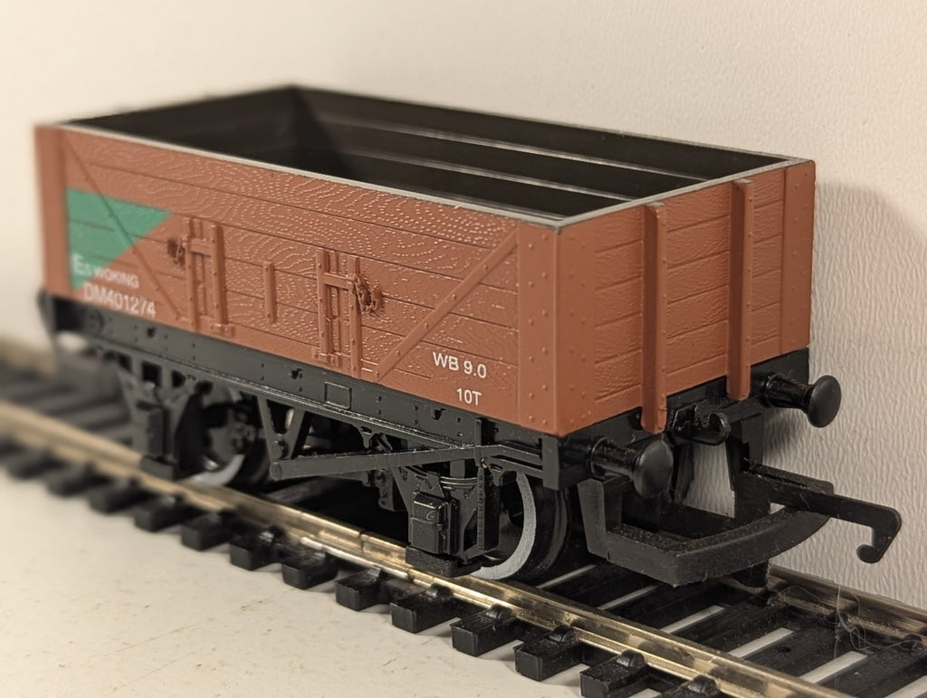 Hornby OO Gauge BR Departmental 5 Plank Wagon 'Es' Woking Goods Wagon