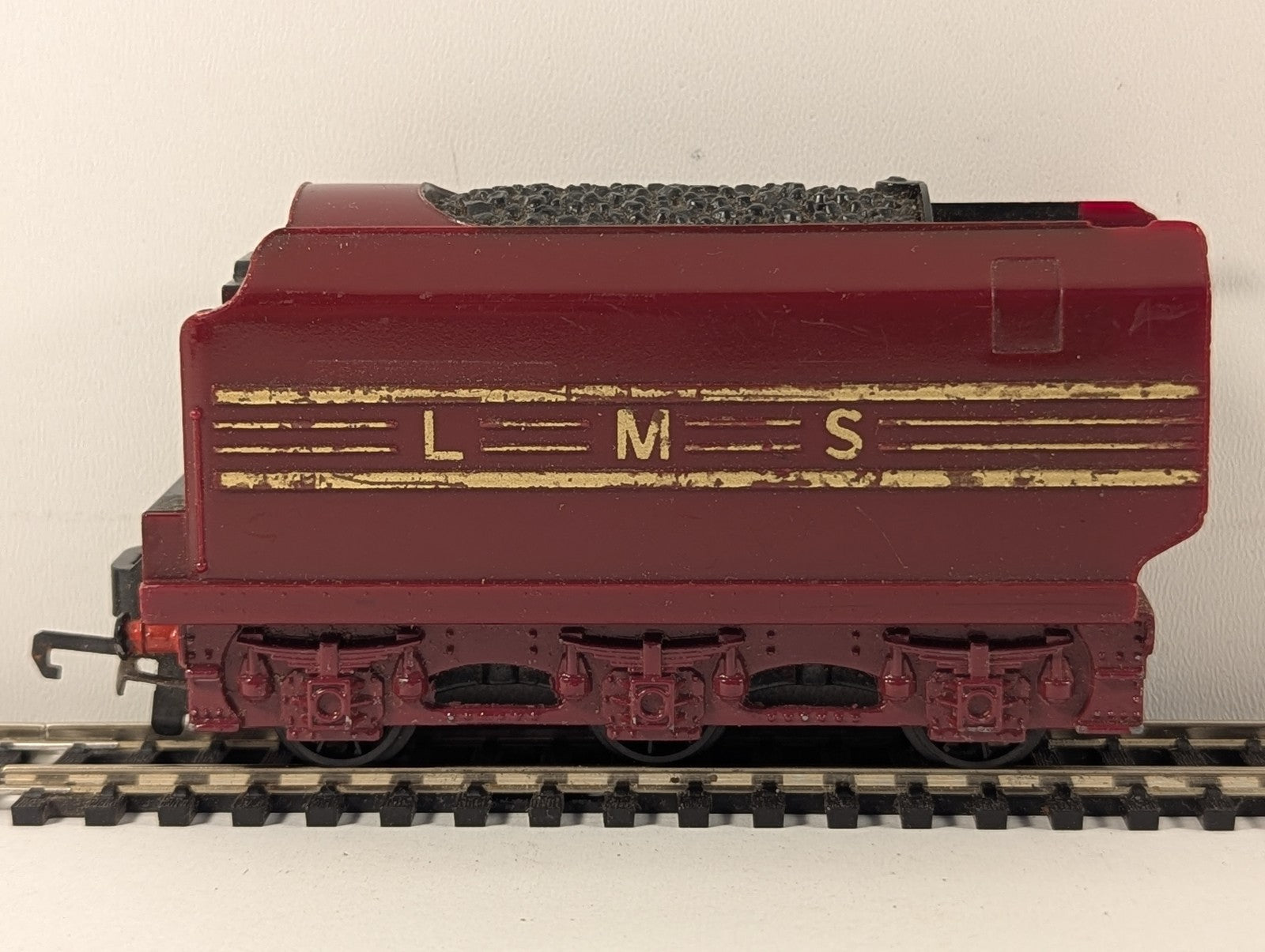 Hornby OO Gauge LMS Streamlined Coronation Tender LMS Crimson Lake