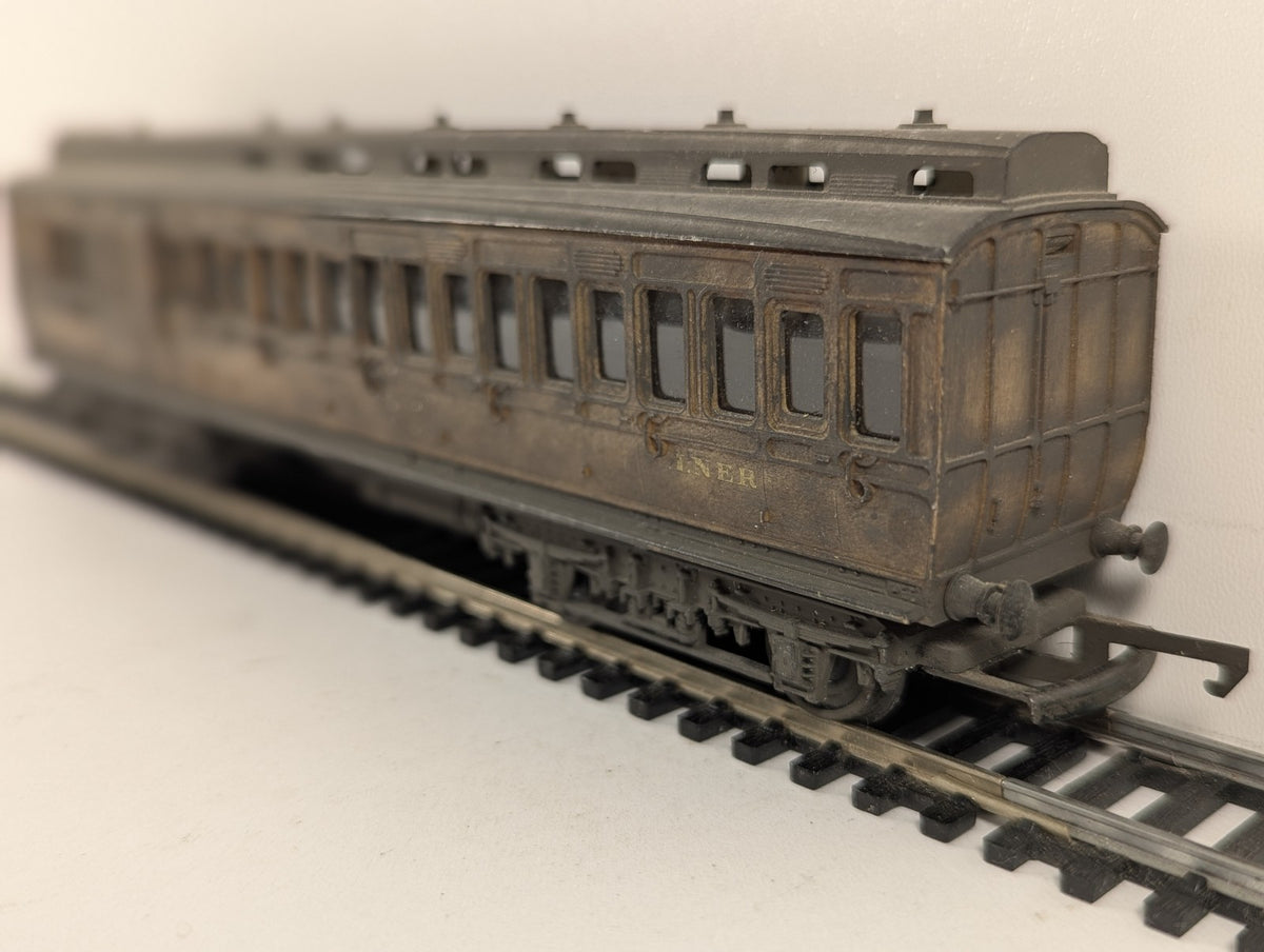 Tri-ang OO Gauge Clerestory Brake Third Coach Passenger Coach 62420 LNER Teak