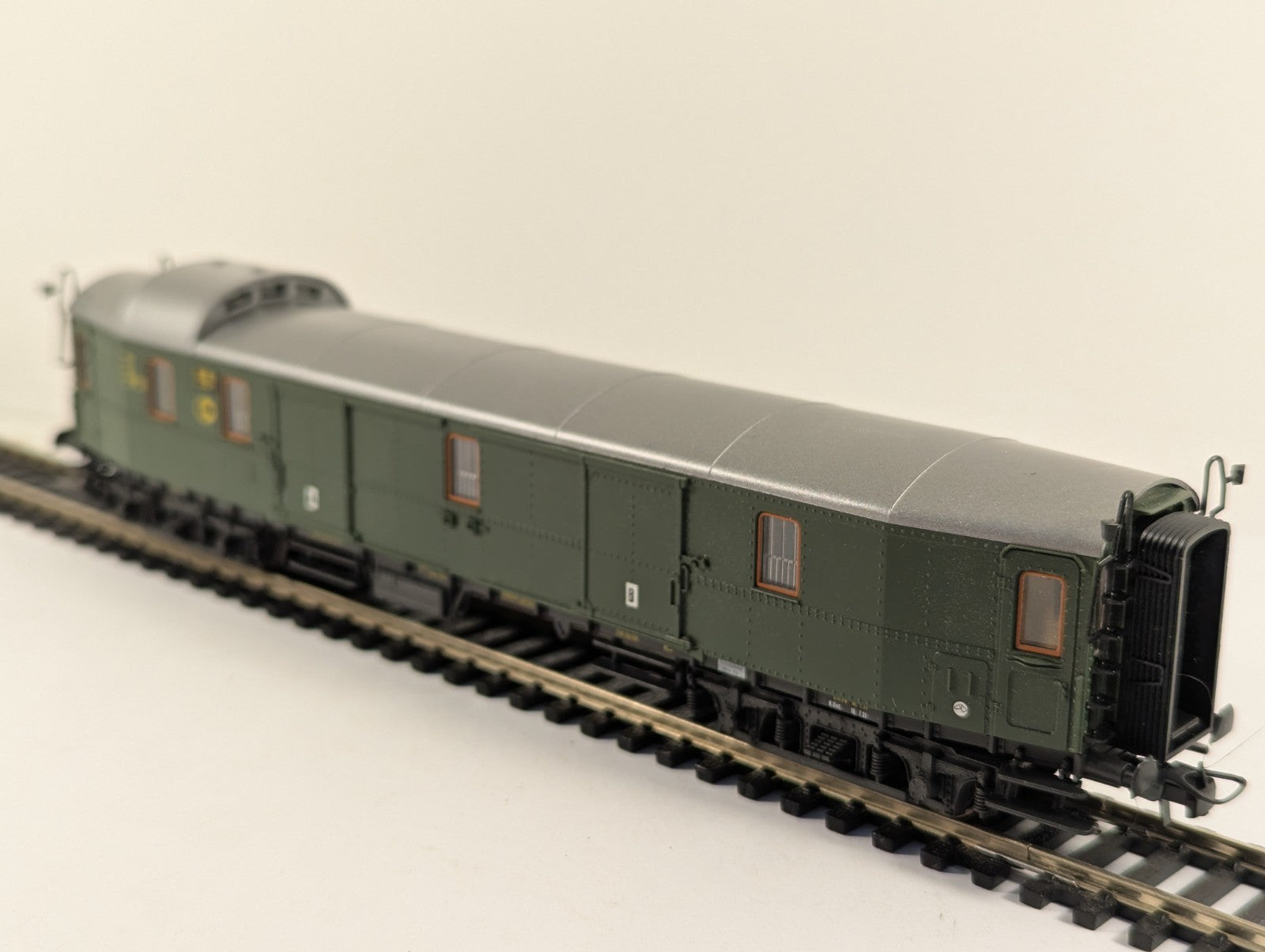 Roco HO Gauge DB Pw4ü Hechtwagen Baggage Car Boxed