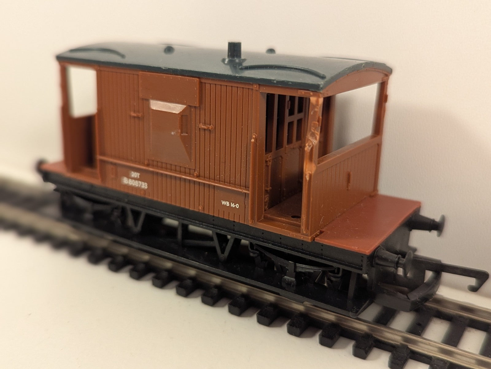 Hornby RailRoad R6368 BR 20-Ton Brake Van