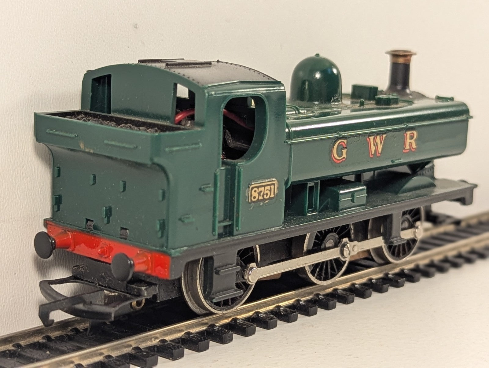 Hornby Railways R041 GWR 0-6-0 Pannier Tank Locomotive - damaged number plate