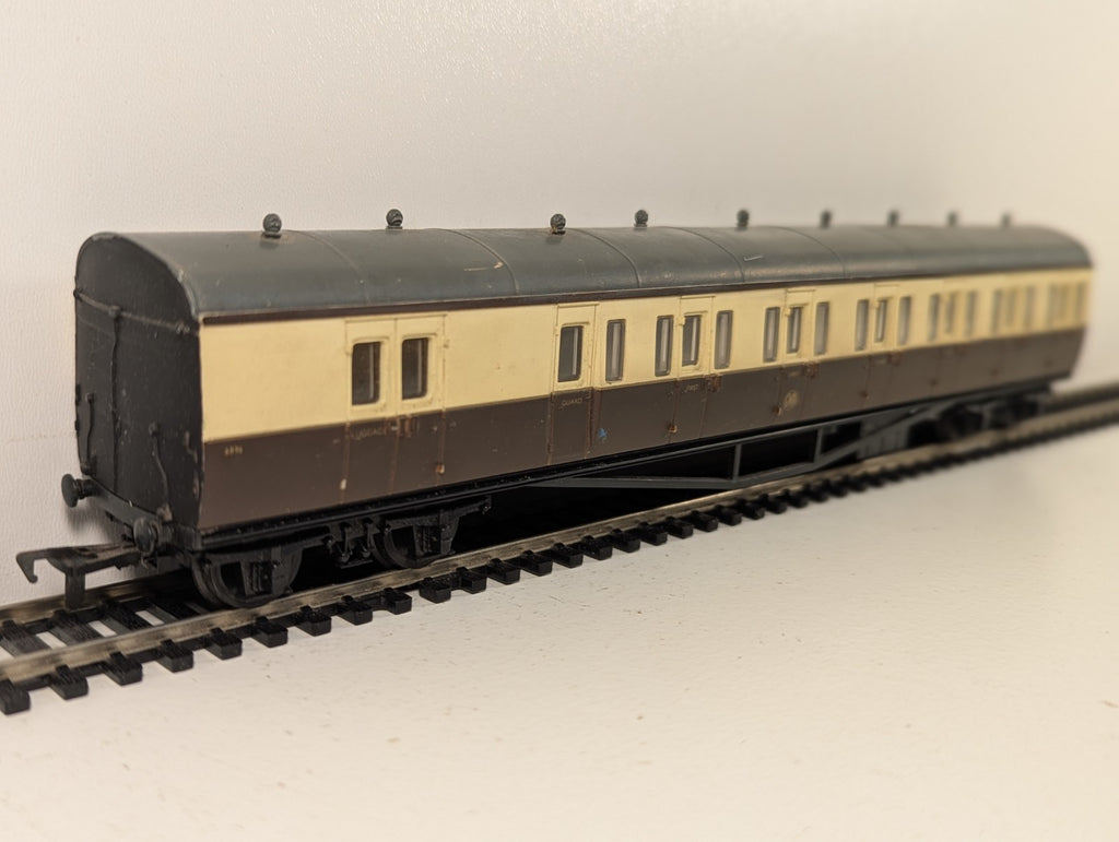 Airfix OO Gauge GWR Suburban Brake Coach Chocolate & Cream
