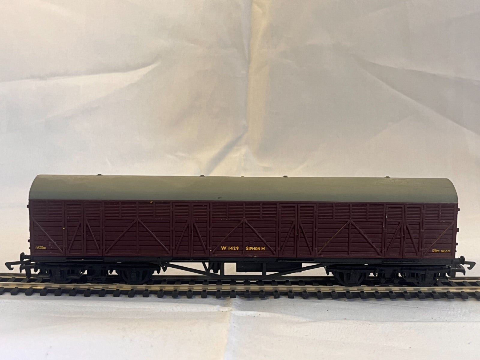 Dapol OO Gauge BR Maroon Siphon H Bogie Van