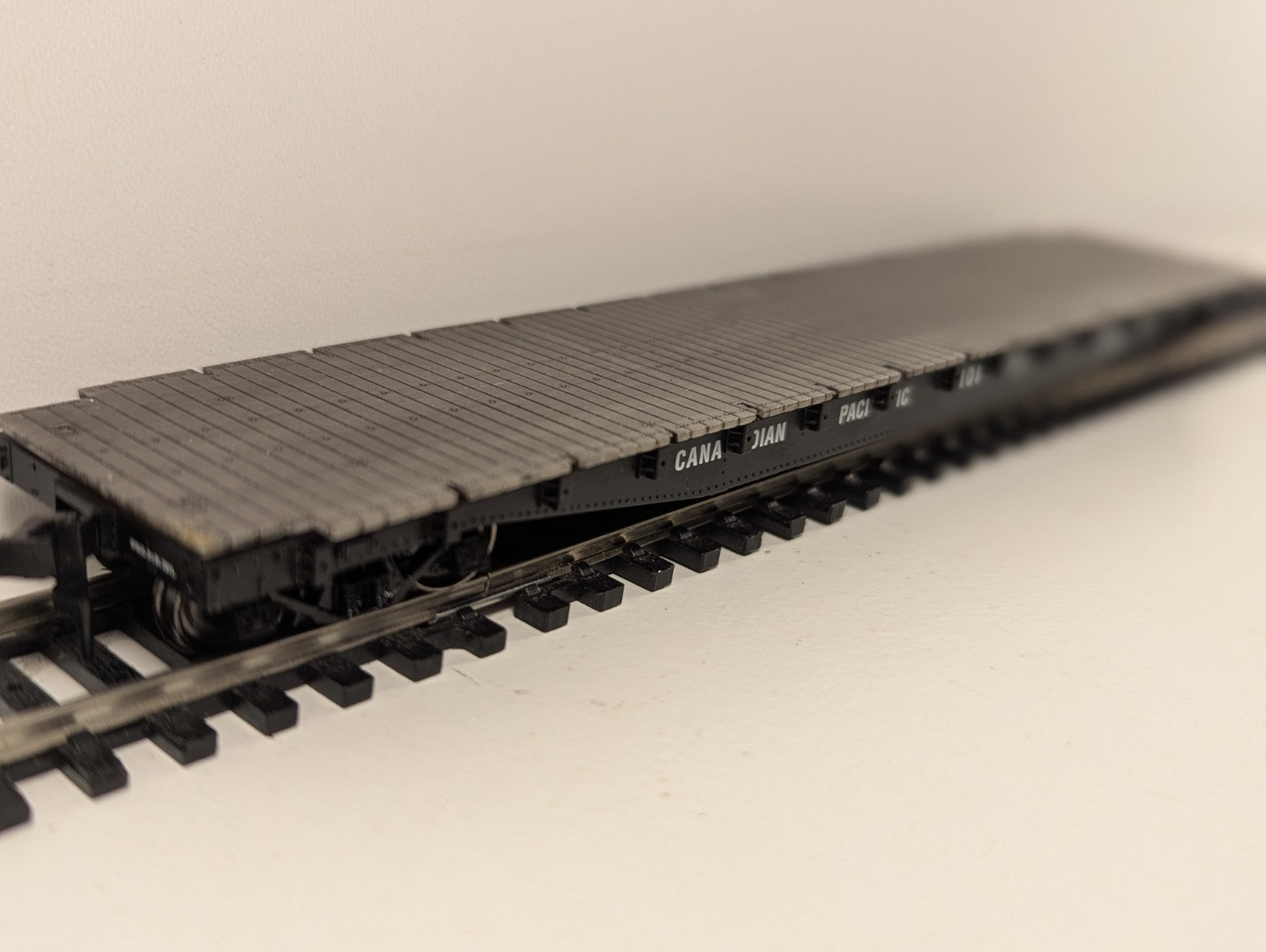 Bachmann HO Gauge Canadian Pacific Bulkhead Flatcar