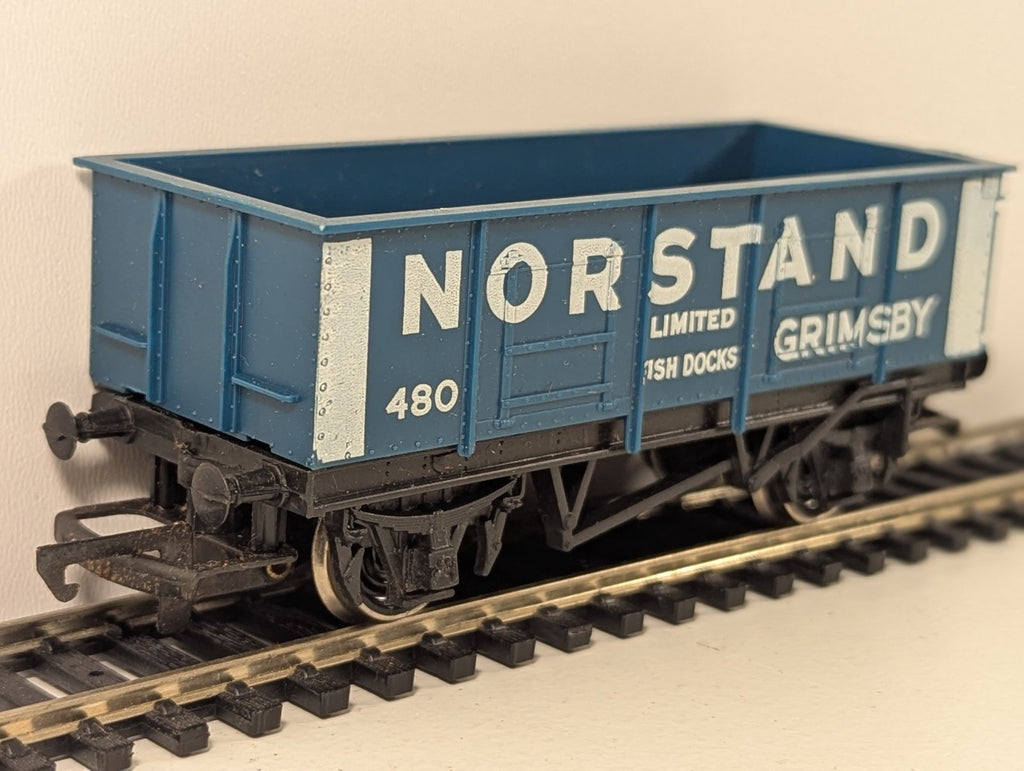 Hornby R220 OO Gauge Norstand Mineral Wagon