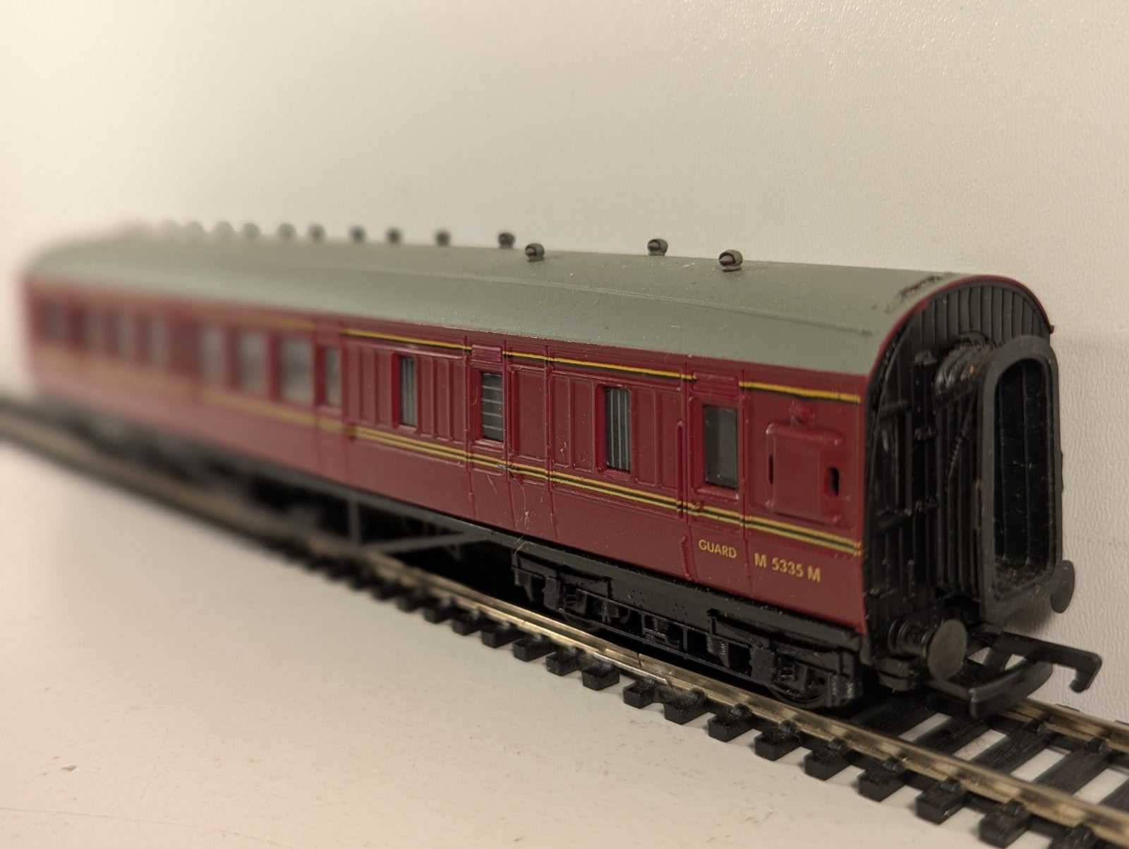 Mainline Railways 37-109 OO Gauge LMS 57' Panelled 1st/3rd Corridor Composite