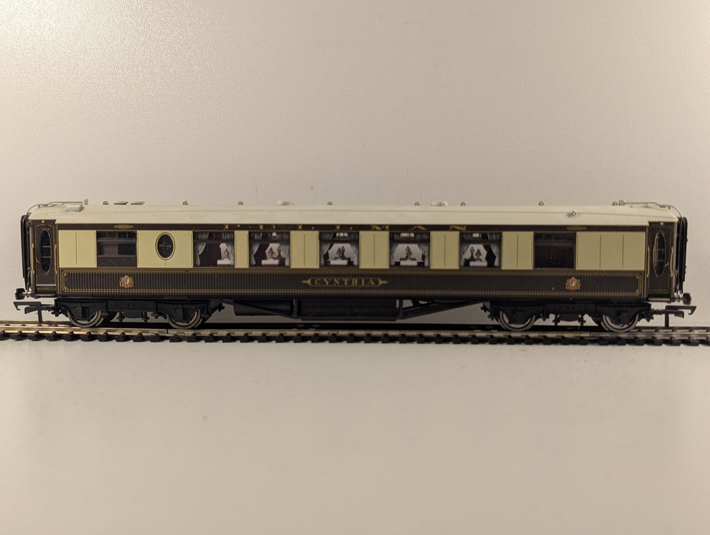 Hornby OO Gauge Pullman First Class Parlour Car 'Cynthia' Passenger Coach