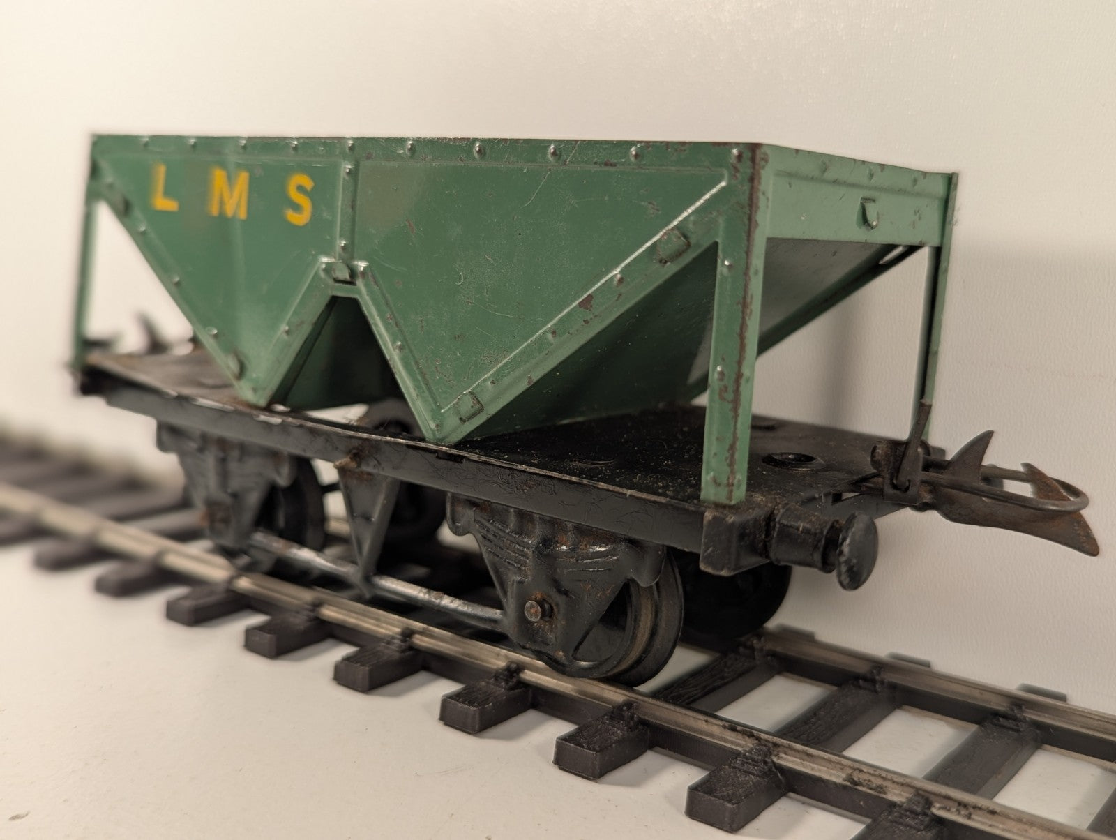 Hornby O Gauge LMS Operating Hopper Wagon Green