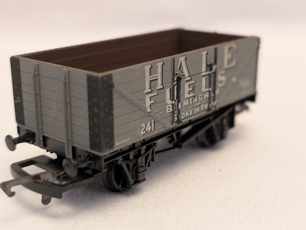 Airfix OO Gauge 7 Plank Open Wagon 'Hale Fuels' Goods Wagon 241