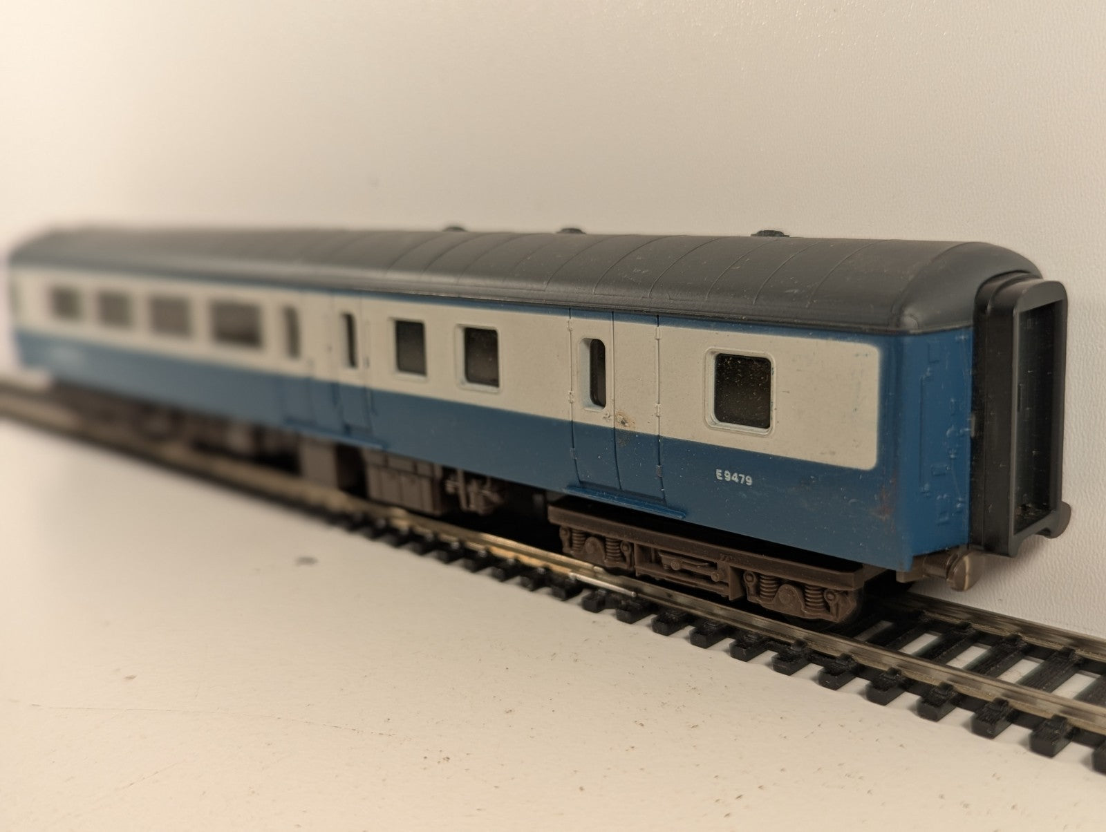 Airfix GMR BR Mk2 Brake Second Coach OO Gauge - Missing Coupling