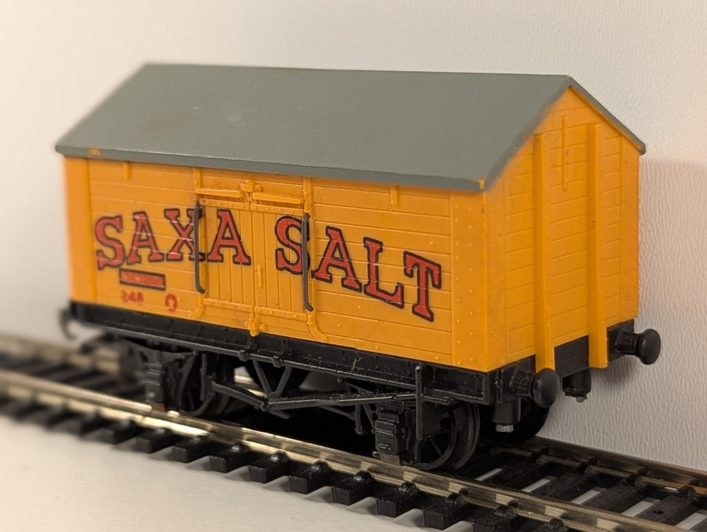 Wrenn 4665 – “Saxa” Salt Wagon (OO Gauge, Missing Coupling)
