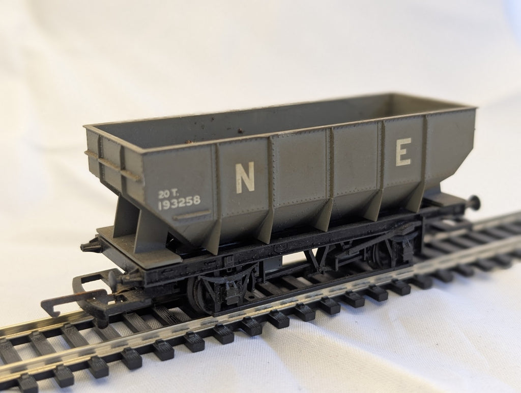 Mainline 937357 20T Hopper Wagon LNER “NE” Grey