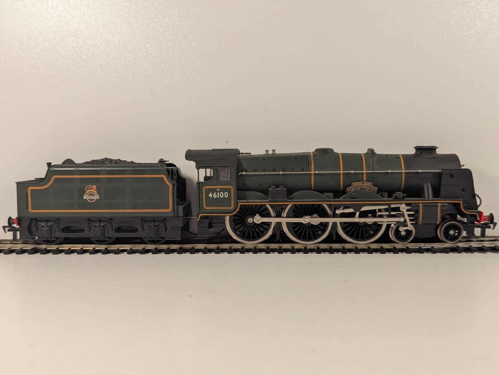 Airfix Railway System 54121-3 Royal Scot BR Green Steam Locomotive - Boxed