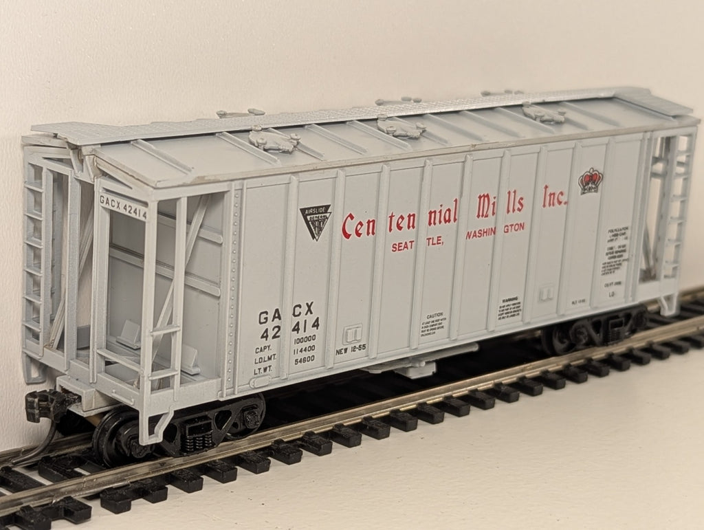Walthers 39ft Single-Bay Airslide Covered Hopper – Centennial Mills Inc. #42414