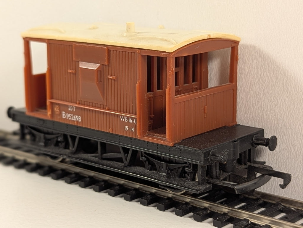 Hornby R218 BR 20 Ton Brake Van B952698 – OO Gauge