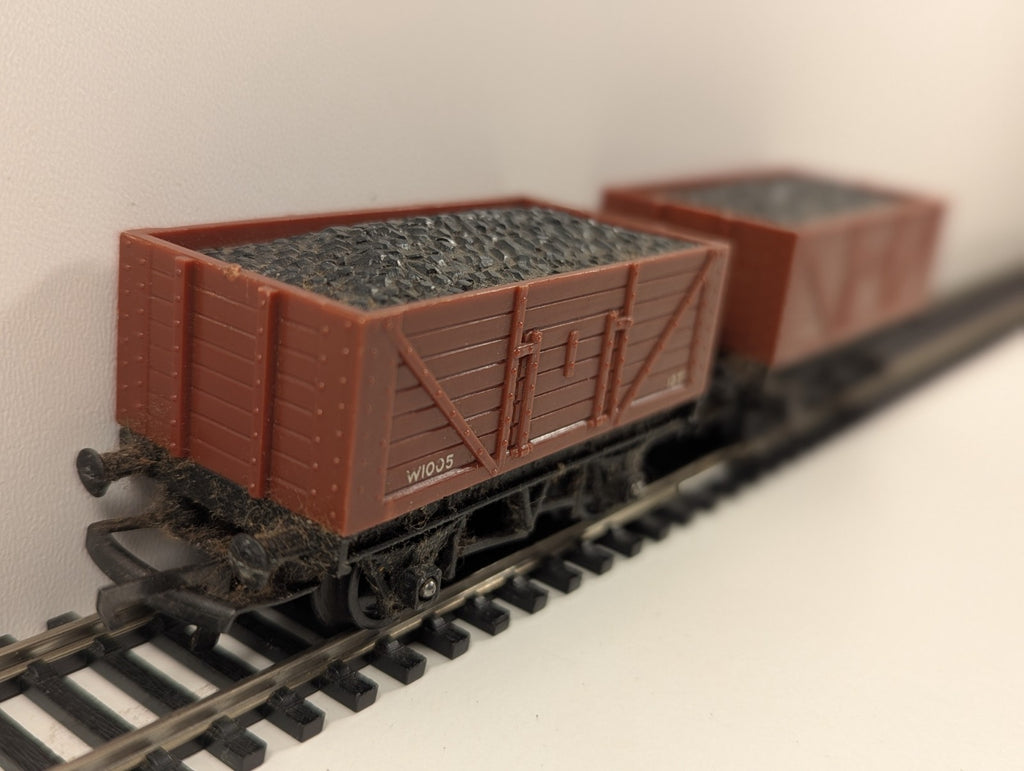 Tri-ang OO Gauge – Pair of 12T Coal Wagons (BR Brown)