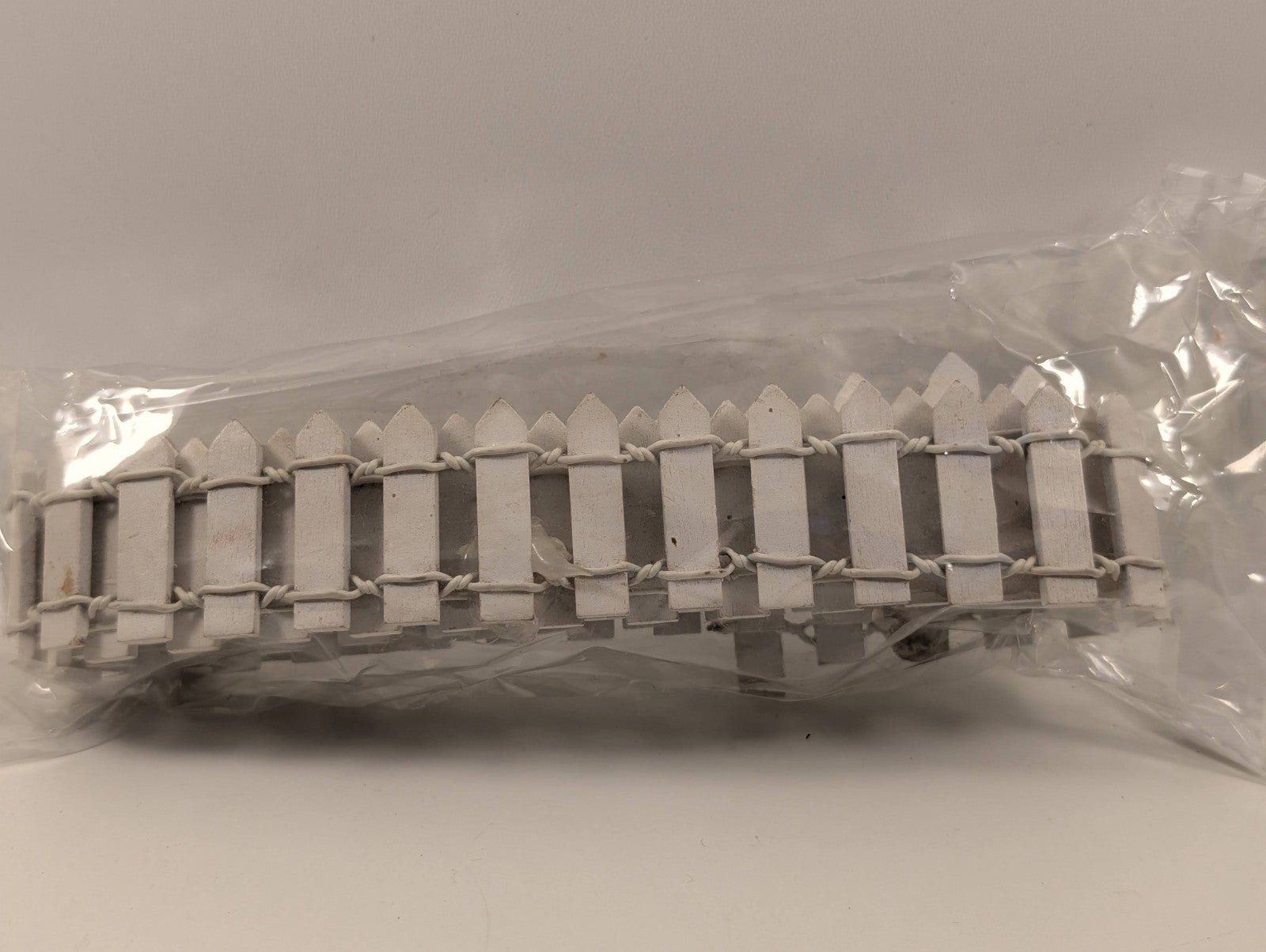 OO Gauge White Picket Fence – Scenic Accessory