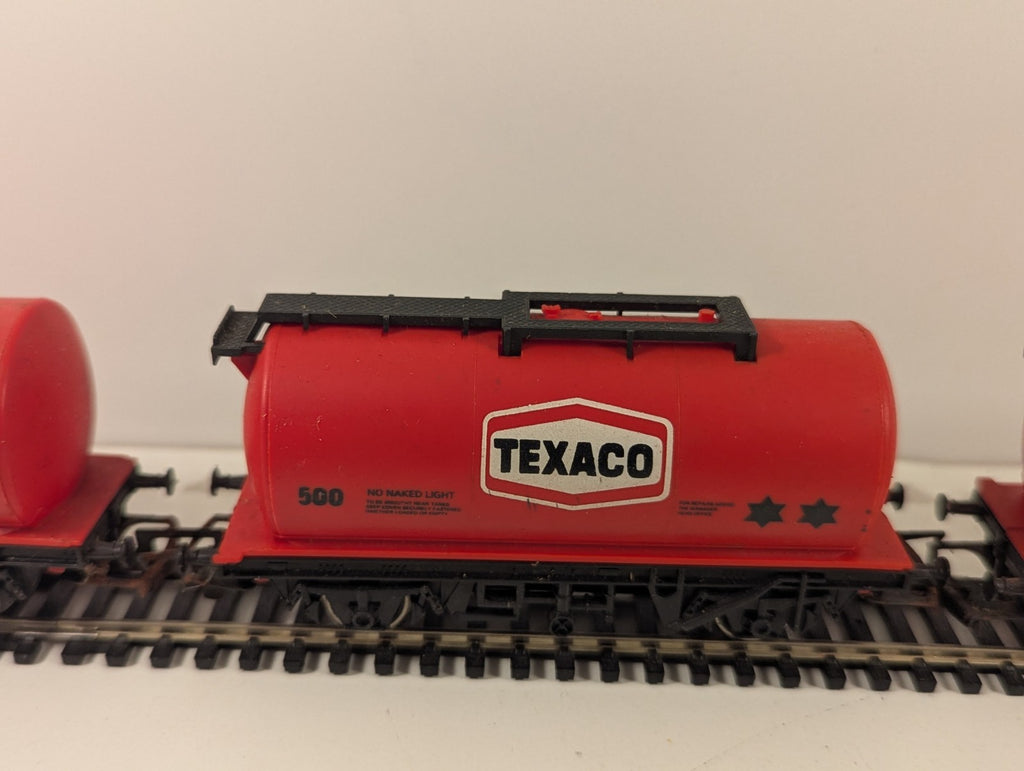 Hornby R184 OO Gauge Texaco Tank Wagon – Rake of 3