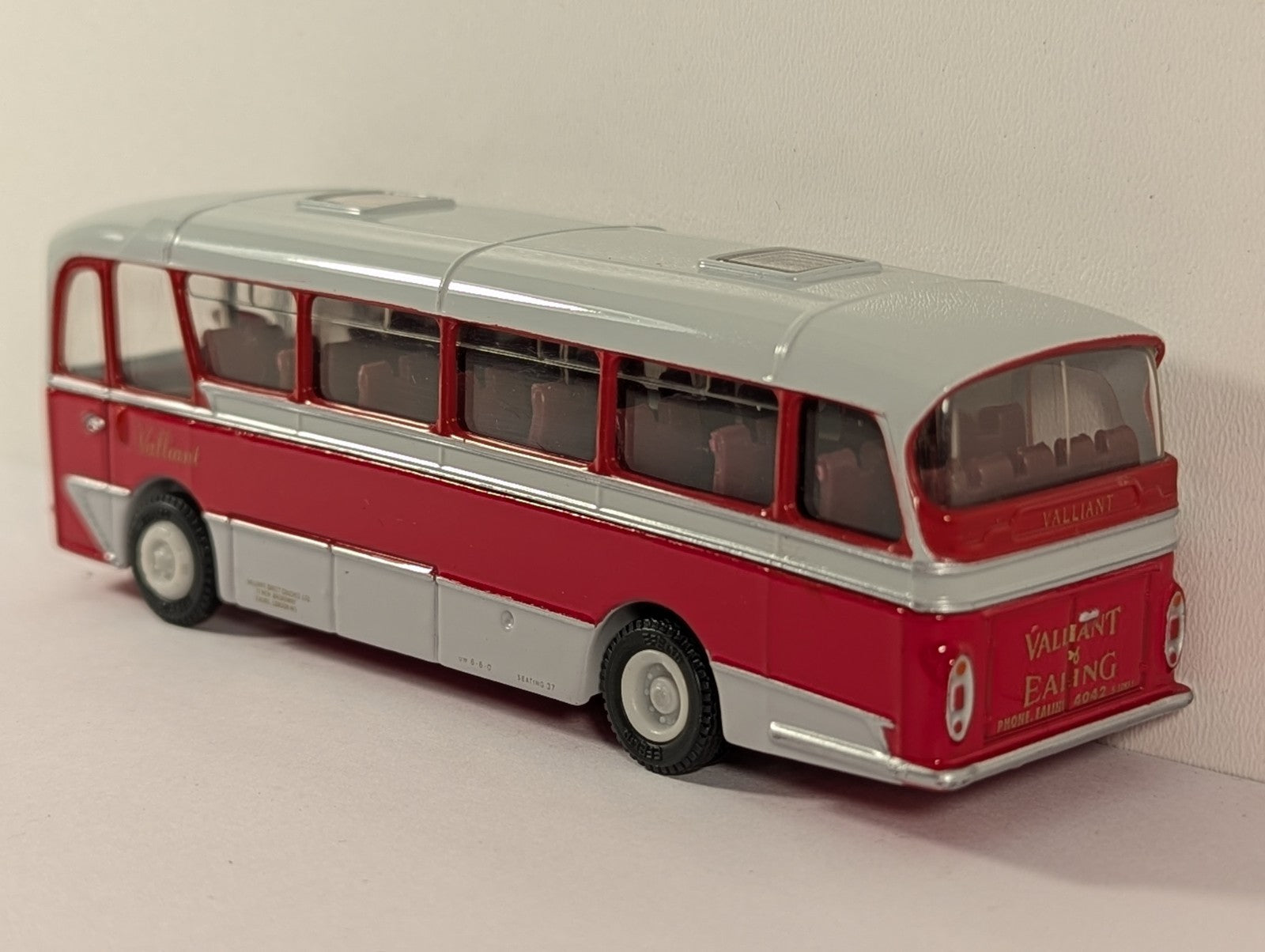 EFE Harrington Cavalier Coach – Valliant Livery – 1:76 Scale
