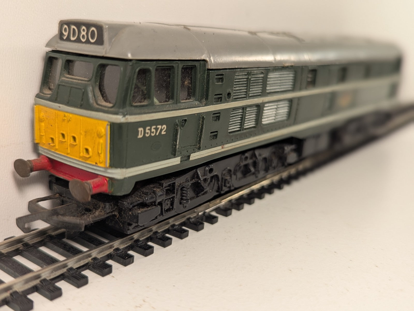 Tri-ang OO Gauge Class 31 Brush Type 2 Diesel Locomotive D5572